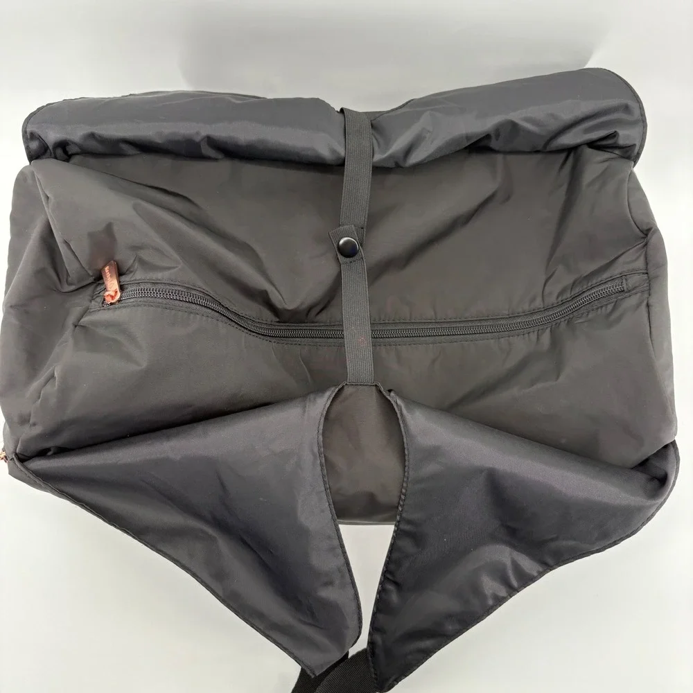 Reebok Women's Training Gym Bag Tote Travel Black Rose‎ Gold Logo Zip Closure